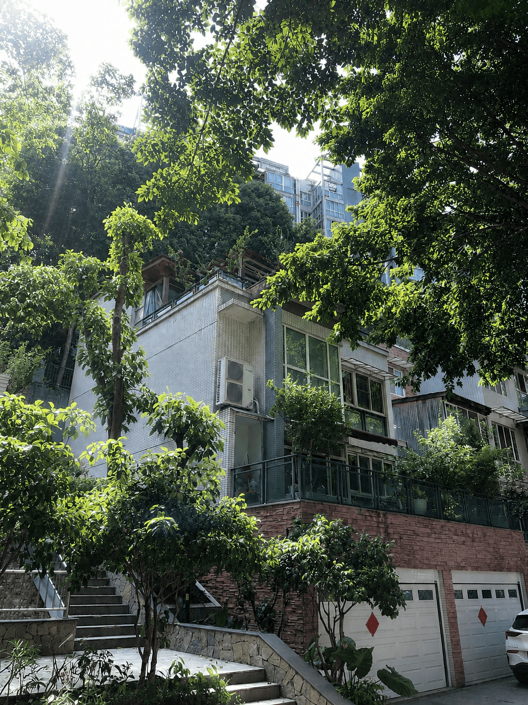 巴中岛居岁月从容升级：小小岛老别墅加装蒂升悦行款电梯